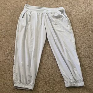 Very light breathable capris